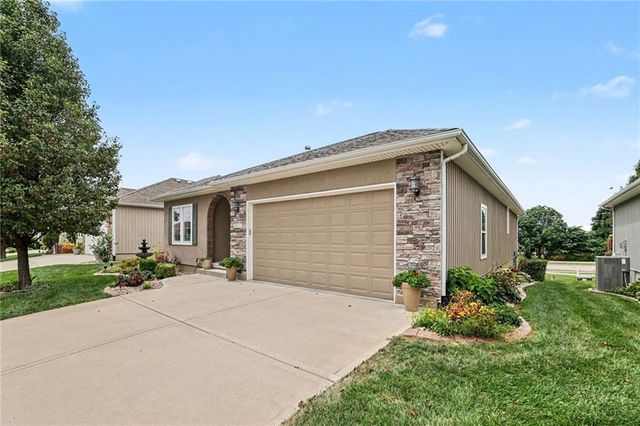 4510 SW Olympia Drive, Lee's Summit, MO 64082