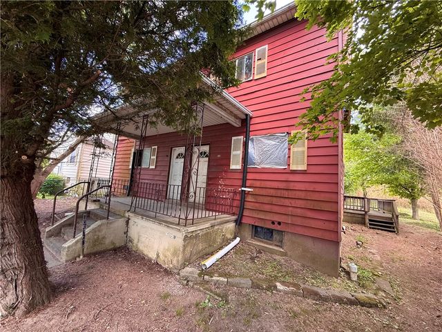 418 Ambridge Ave, Leet Twp, PA 15003