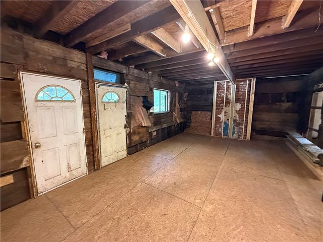 418 Ambridge Ave, Leet Twp, PA 15003