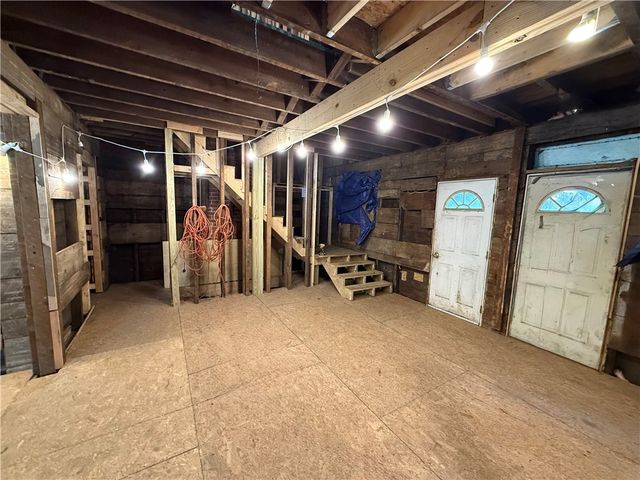 418 Ambridge Ave, Leet Twp, PA 15003