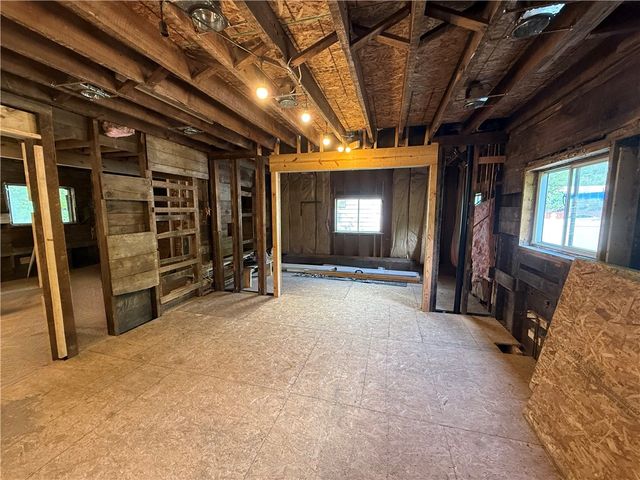 418 Ambridge Ave, Leet Twp, PA 15003