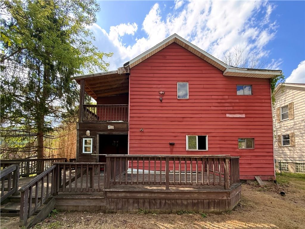 418 Ambridge Ave, Leet Twp, PA 15003
