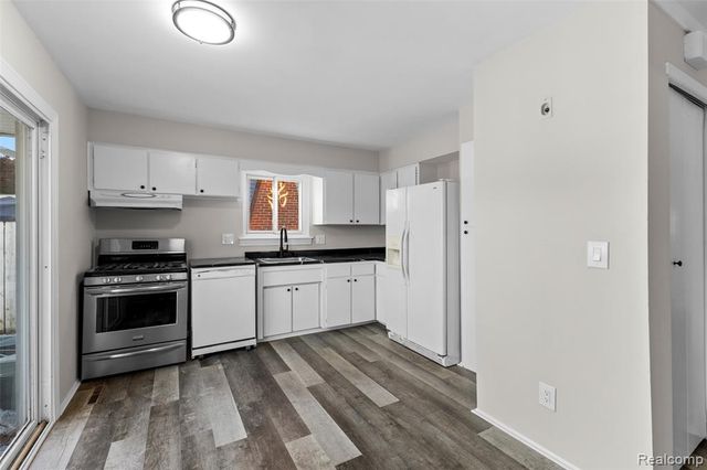 9651 Blaty Street, Taylor, MI 48180