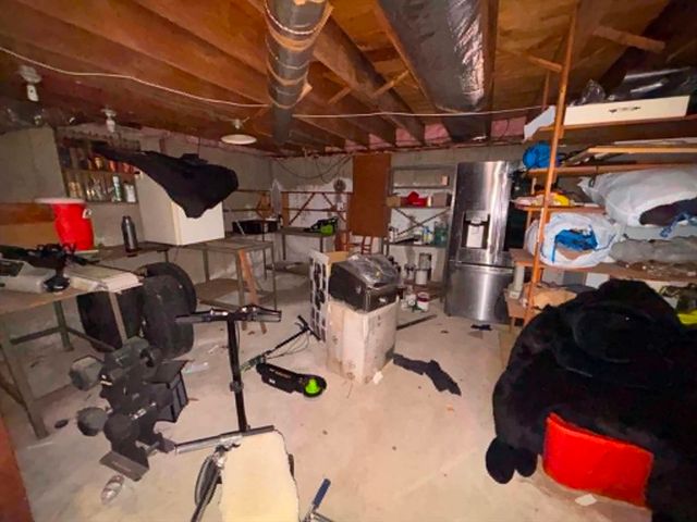 17 Lawn Ave, Lowell, MA 01852