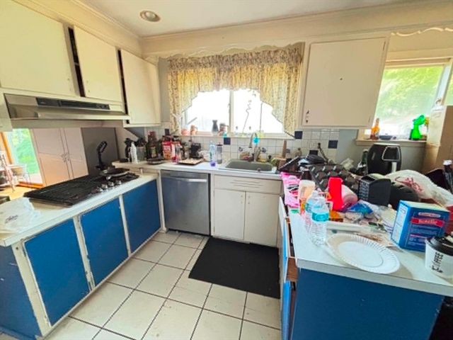 17 Lawn Ave, Lowell, MA 01852