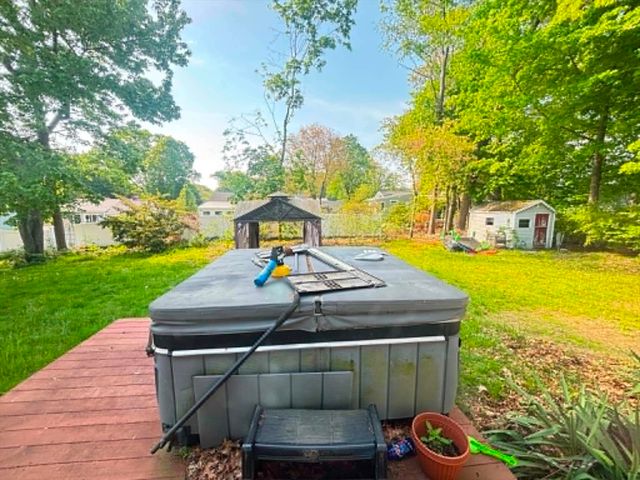 17 Lawn Ave, Lowell, MA 01852