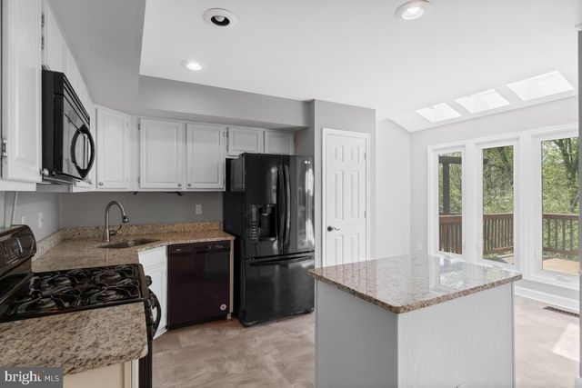 3740 FARMLAND DR, Fairfax, VA 22033