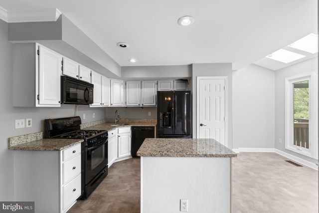 3740 FARMLAND DR, Fairfax, VA 22033