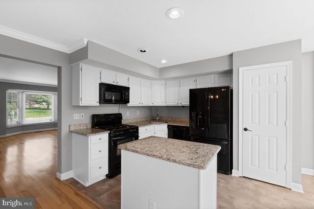 3740 FARMLAND DR, Fairfax, VA 22033