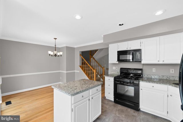 3740 FARMLAND DR, Fairfax, VA 22033