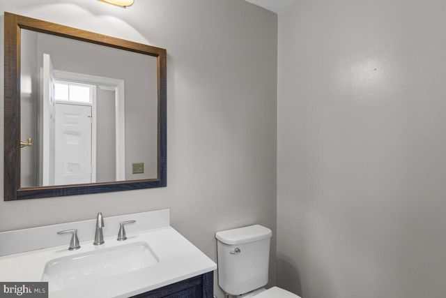 3740 FARMLAND DR, Fairfax, VA 22033