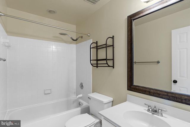 3740 FARMLAND DR, Fairfax, VA 22033