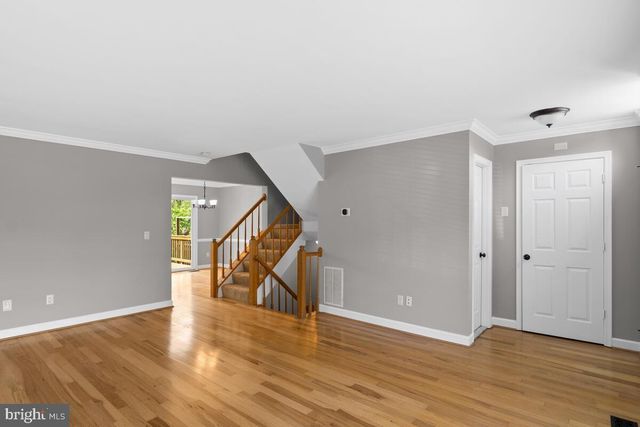 3740 FARMLAND DR, Fairfax, VA 22033