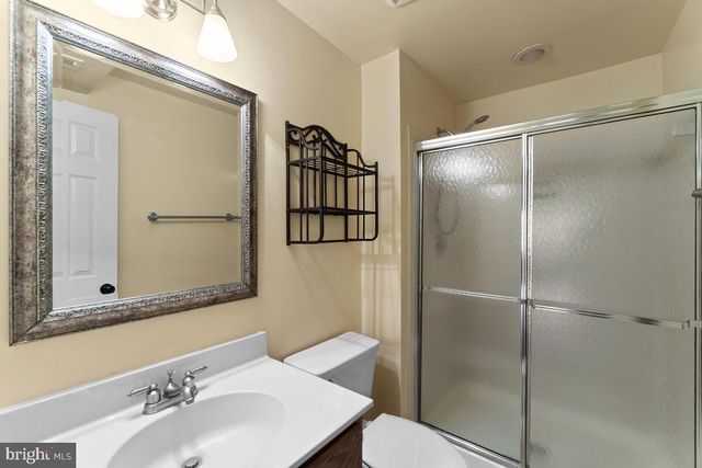 3740 FARMLAND DR, Fairfax, VA 22033
