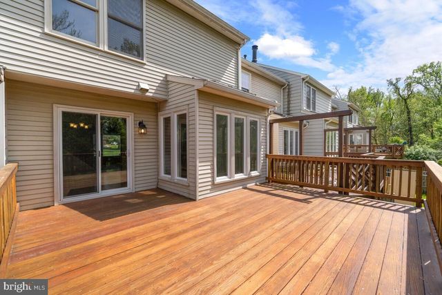 3740 FARMLAND DR, Fairfax, VA 22033