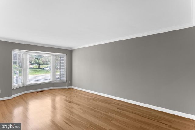 3740 FARMLAND DR, Fairfax, VA 22033