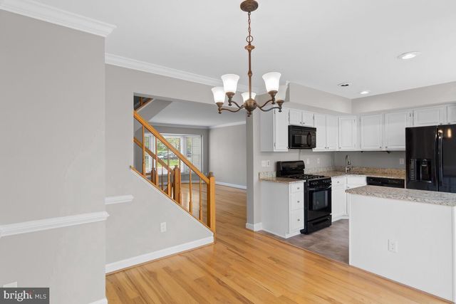 3740 FARMLAND DR, Fairfax, VA 22033