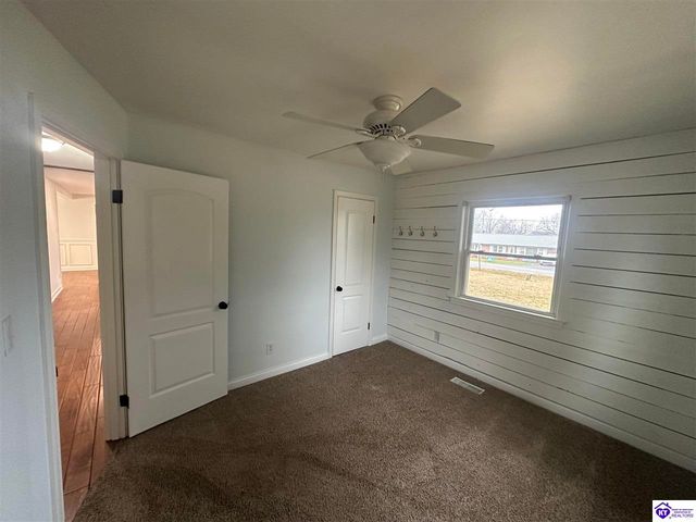 428 N Hillcrest Drive, Vine Grove, KY 40175