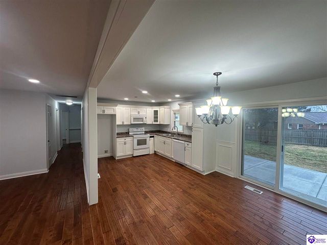 428 N Hillcrest Drive, Vine Grove, KY 40175