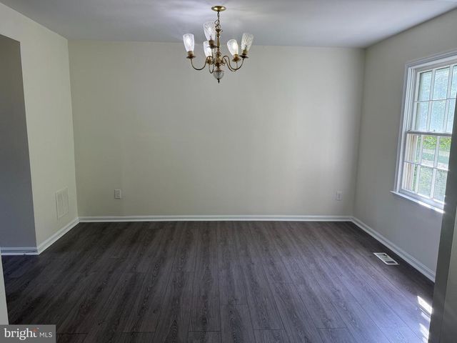 1062 TOTTENHAM CT, Sterling, VA 20164