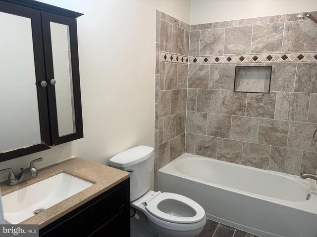 1062 TOTTENHAM CT, Sterling, VA 20164