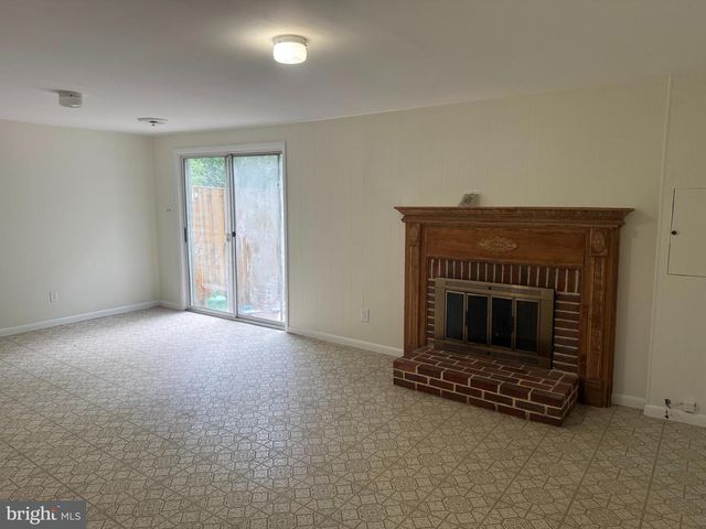 1062 TOTTENHAM CT, Sterling, VA 20164