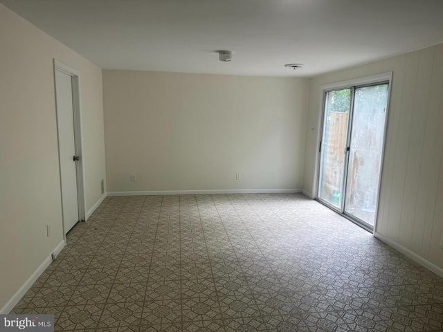 1062 TOTTENHAM CT, Sterling, VA 20164