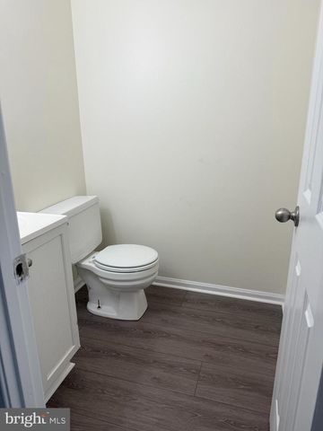 1062 TOTTENHAM CT, Sterling, VA 20164