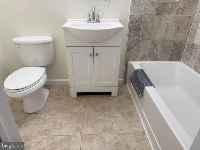 1062 TOTTENHAM CT, Sterling, VA 20164