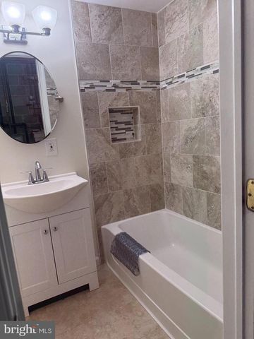 1062 TOTTENHAM CT, Sterling, VA 20164
