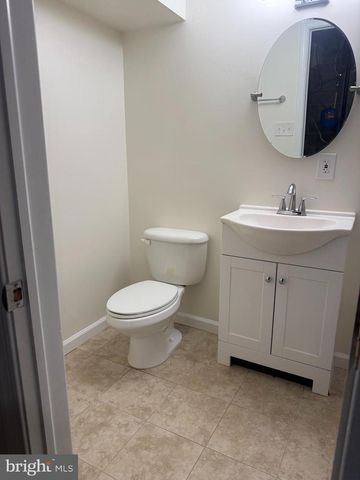 1062 TOTTENHAM CT, Sterling, VA 20164