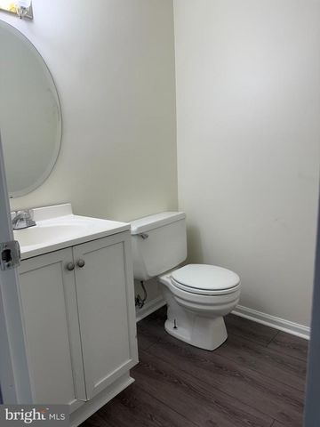 1062 TOTTENHAM CT, Sterling, VA 20164