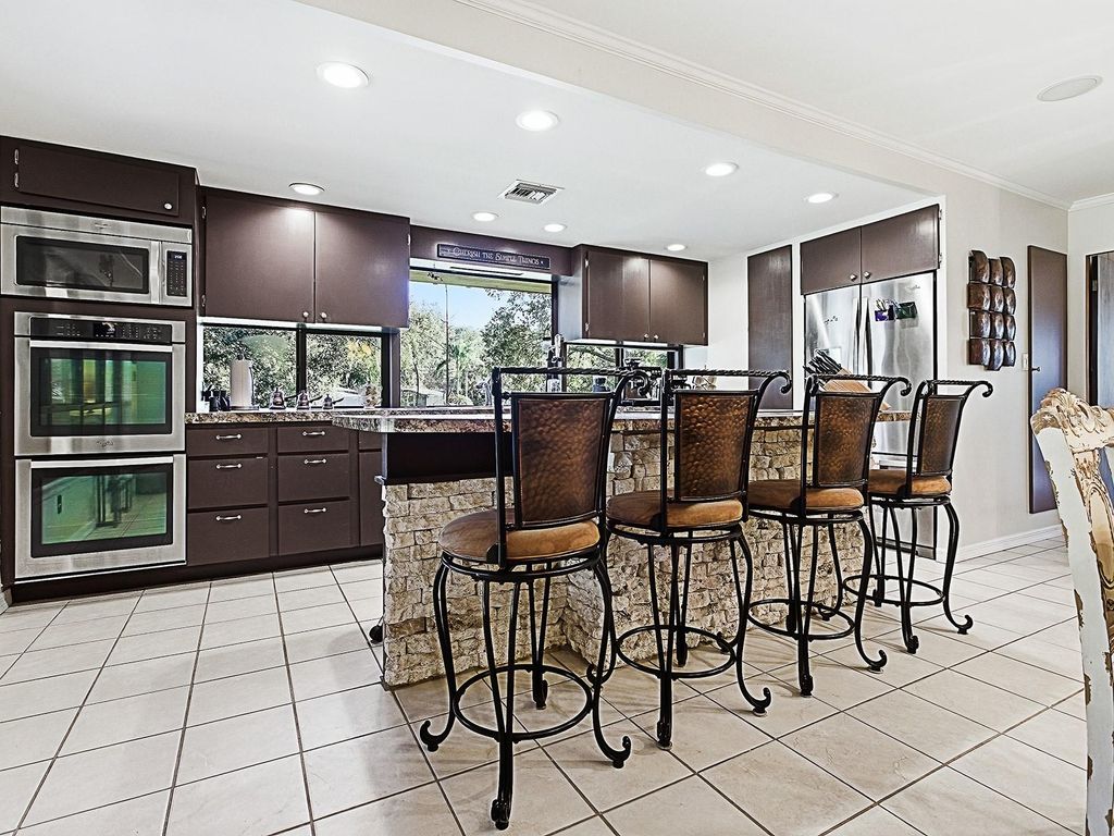 Image 15 of property listing at 2314 HILLSIDE DRIVE, Mount Dora, FL 32757