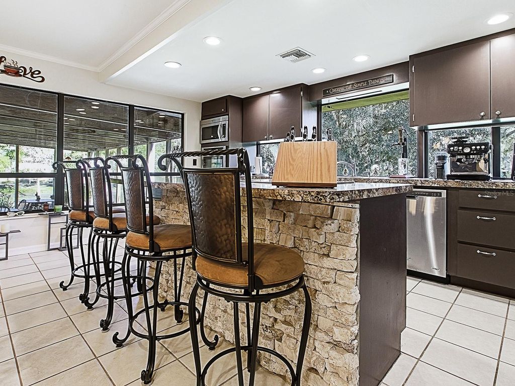 Image 19 of property listing at 2314 HILLSIDE DRIVE, Mount Dora, FL 32757