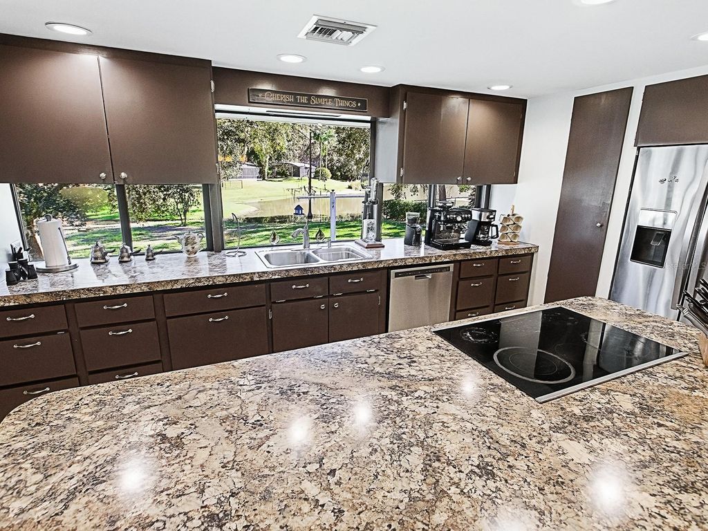 Image 20 of property listing at 2314 HILLSIDE DRIVE, Mount Dora, FL 32757