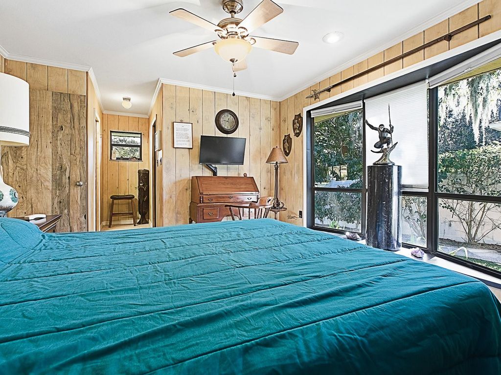 Image 29 of property listing at 2314 HILLSIDE DRIVE, Mount Dora, FL 32757