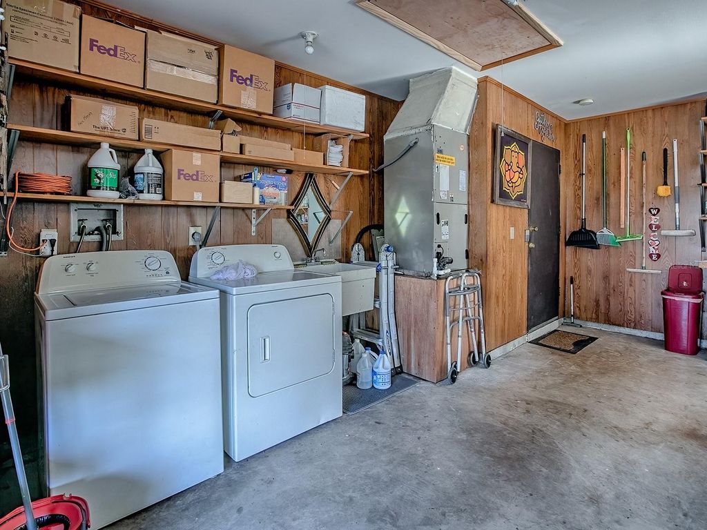 Image 49 of property listing at 2314 HILLSIDE DRIVE, Mount Dora, FL 32757