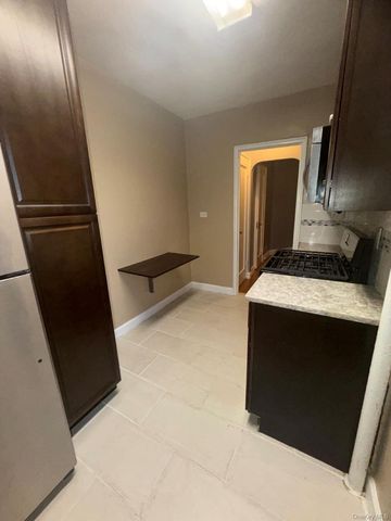 306 E Mosholu Parkway S 1F, Bronx, NY 10458