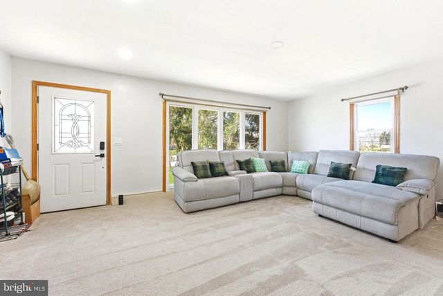 260 DUTCH NECK RD, East Windsor, NJ 08520