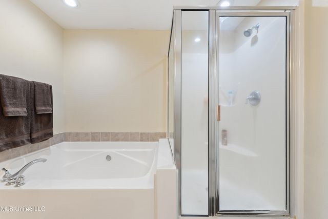 2230 Beach Drive, 204, Gulfport, MS 39507