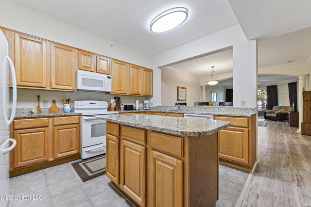 2230 Beach Drive, 204, Gulfport, MS 39507