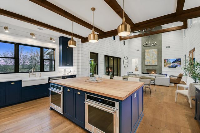 6434 MUSTANG VALLEY TRL, Wimberley, TX 78676