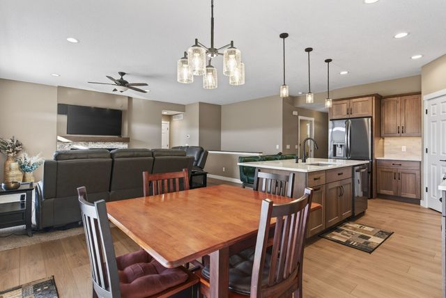 6210 College Avenue, Davenport, IA 52807