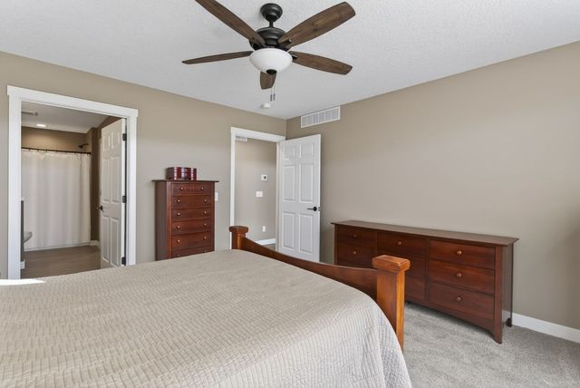 6210 College Avenue, Davenport, IA 52807