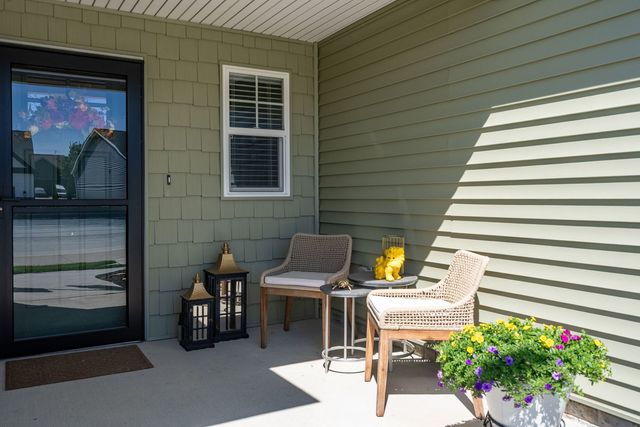 6210 College Avenue, Davenport, IA 52807
