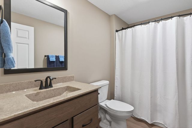 6210 College Avenue, Davenport, IA 52807