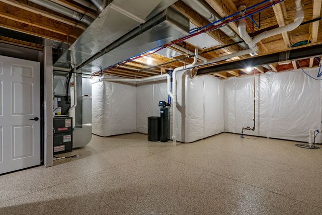 6210 College Avenue, Davenport, IA 52807