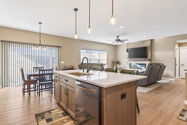 6210 College Avenue, Davenport, IA 52807