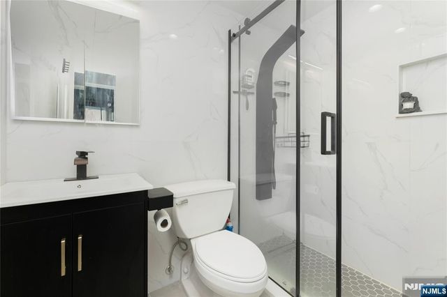 250 Gorge 21E, Cliffside Park, NJ 07010