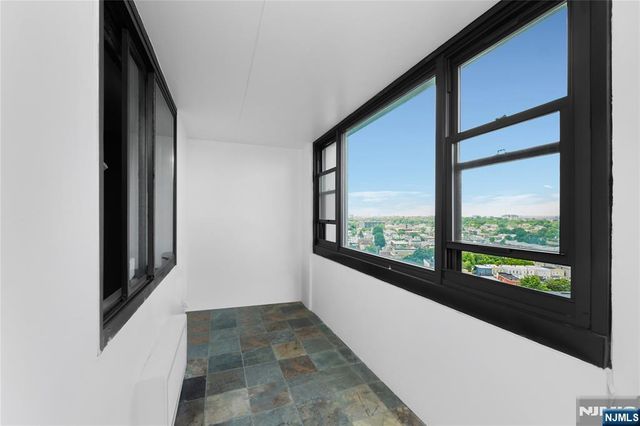 250 Gorge 21E, Cliffside Park, NJ 07010